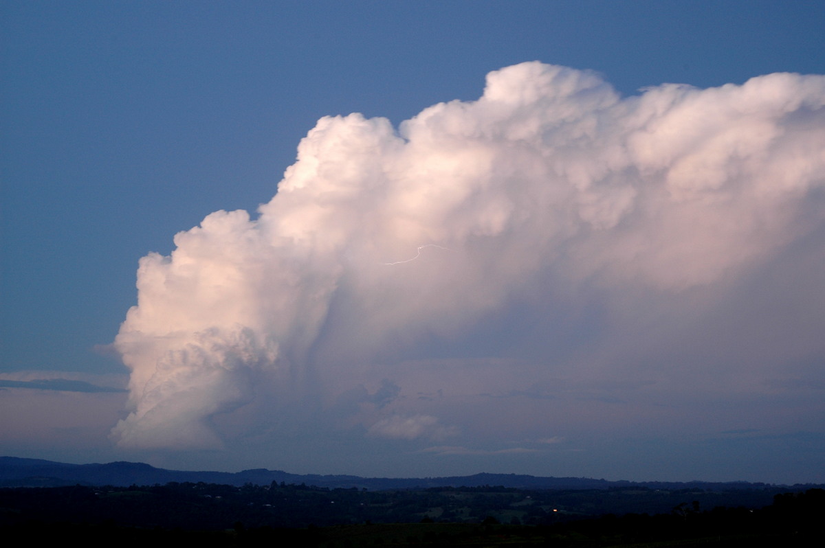 thunderstorm cumulonimbus_incus : McLeans Ridges, NSW   17 December 2005