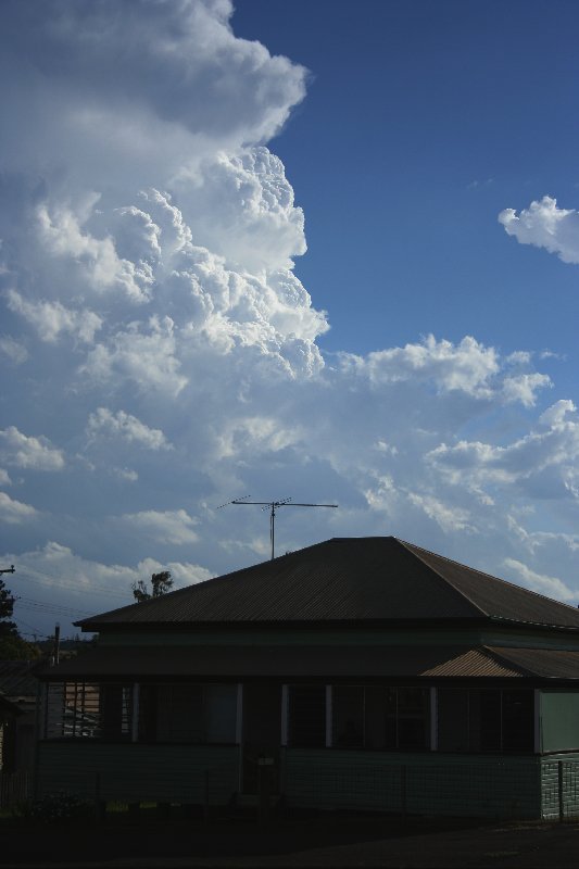 thunderstorm cumulonimbus_incus : near Yarraman, Qld   26 December 2005