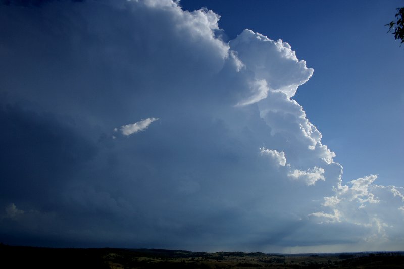 thunderstorm cumulonimbus_incus : near Yarraman, Qld   26 December 2005