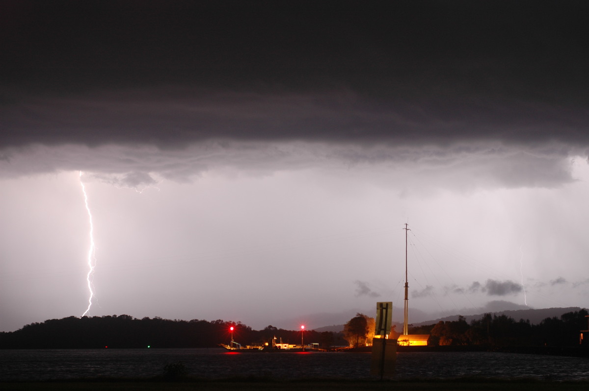 lightning lightning_bolts : Ballina, NSW   28 December 2005