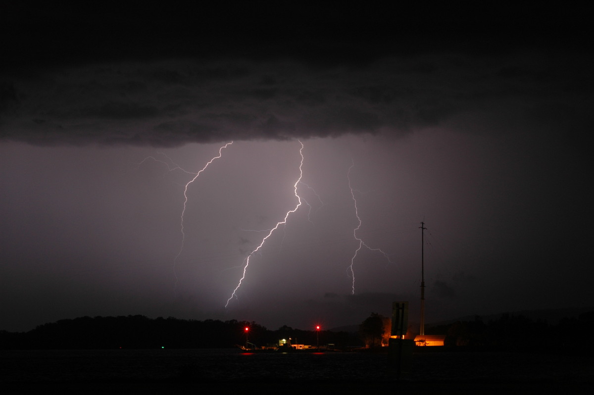 lightning lightning_bolts : Ballina, NSW   28 December 2005