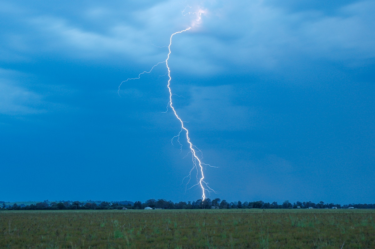 lightning lightning_bolts : S of Lismore, NSW   3 January 2006