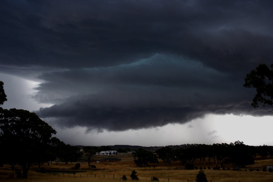 wallcloud thunderstorm_wall_cloud : Goulburn, NSW   6 January 2006