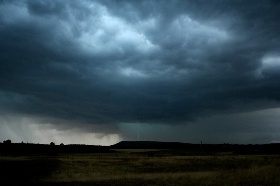 lightning lightning_bolts : E of Parkes, NSW   15 January 2006