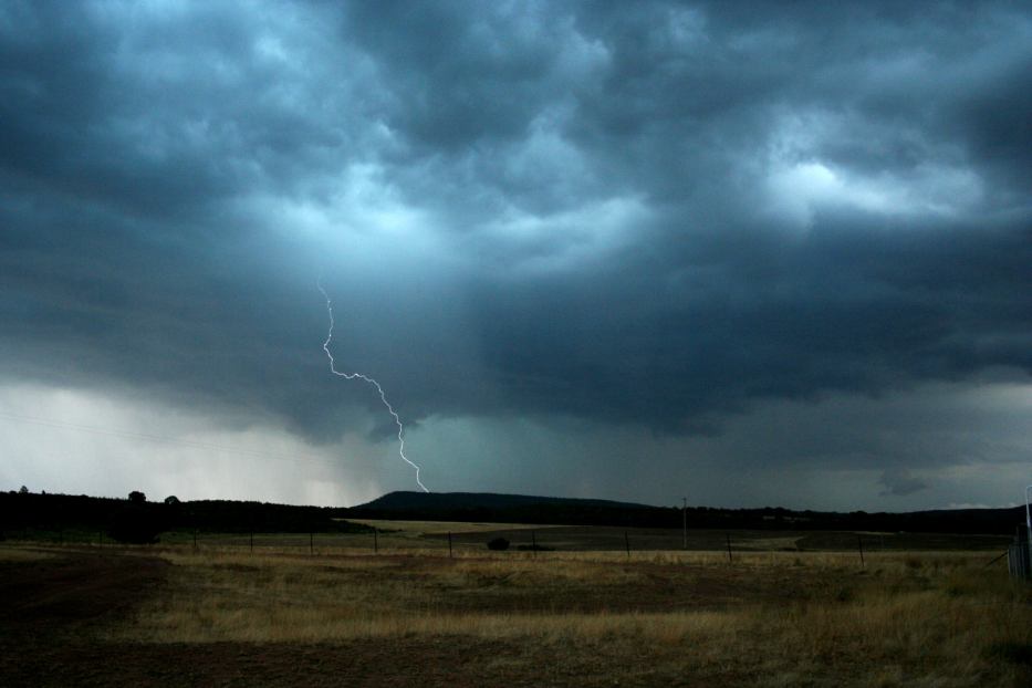 lightning lightning_bolts : E of Parkes, NSW   15 January 2006