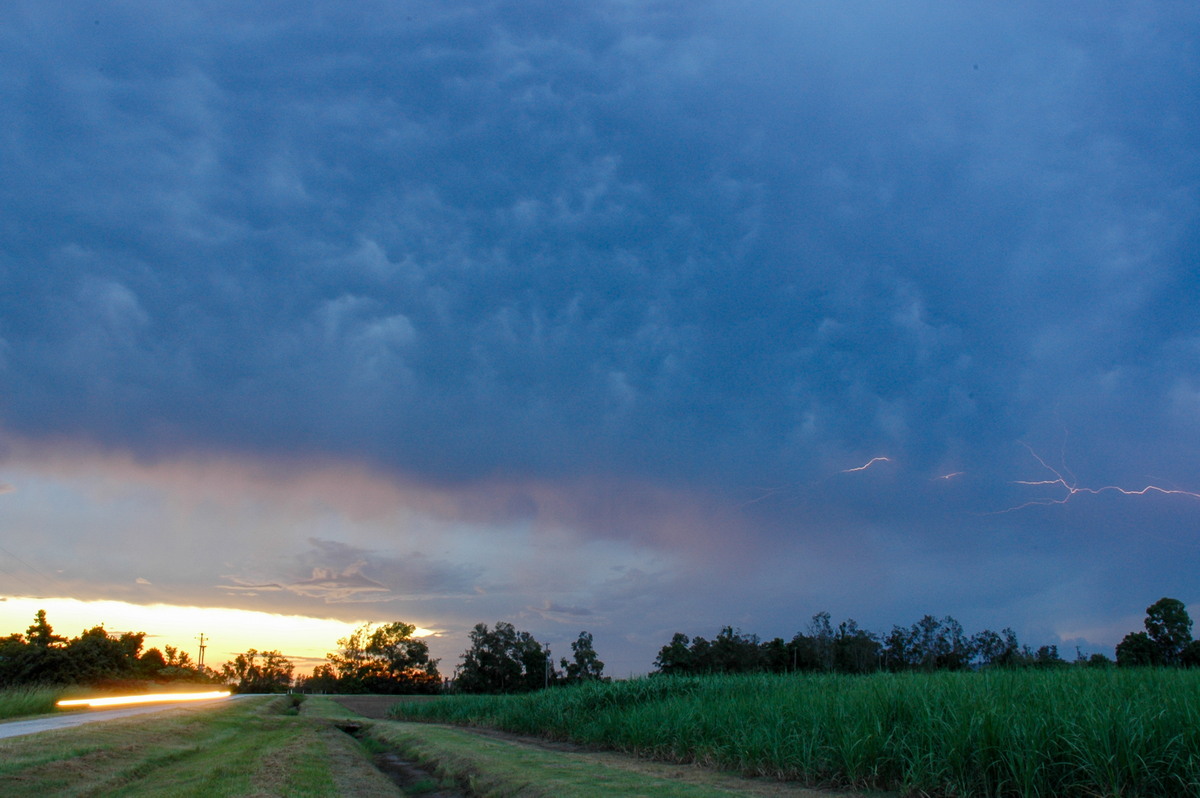 mammatus mammatus_cloud : near Maclean, NSW   13 February 2006