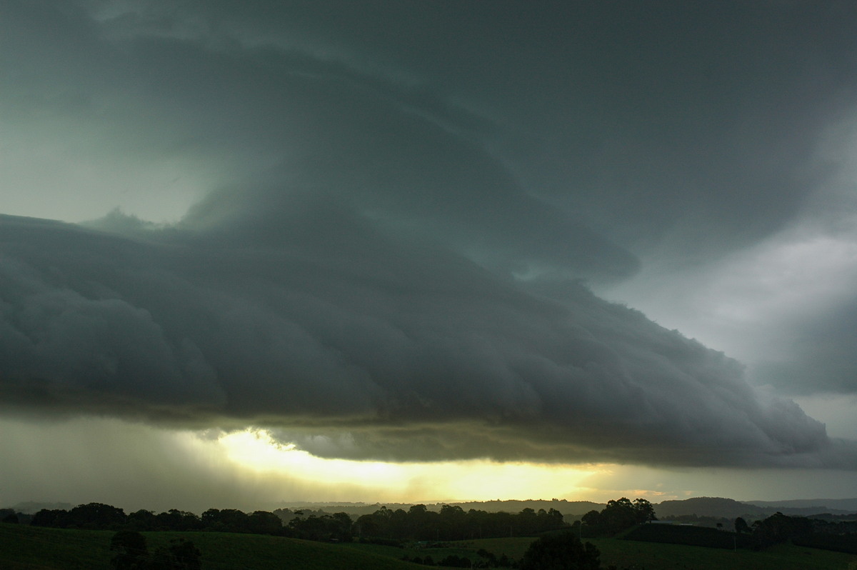 microburst micro_burst : Saint Helena, NSW   4 April 2006