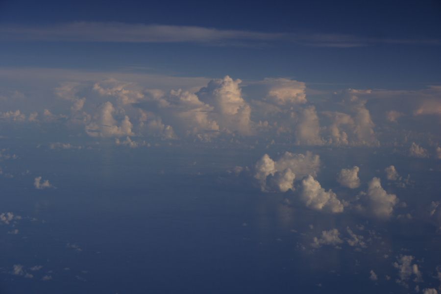 thunderstorm cumulonimbus_calvus : E of NSW, Pacific Ocean   14 April 2006