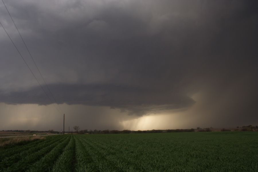 cumulonimbus supercell_thunderstorm : E of Beatrice, Nebraska, USA   15 April 2006