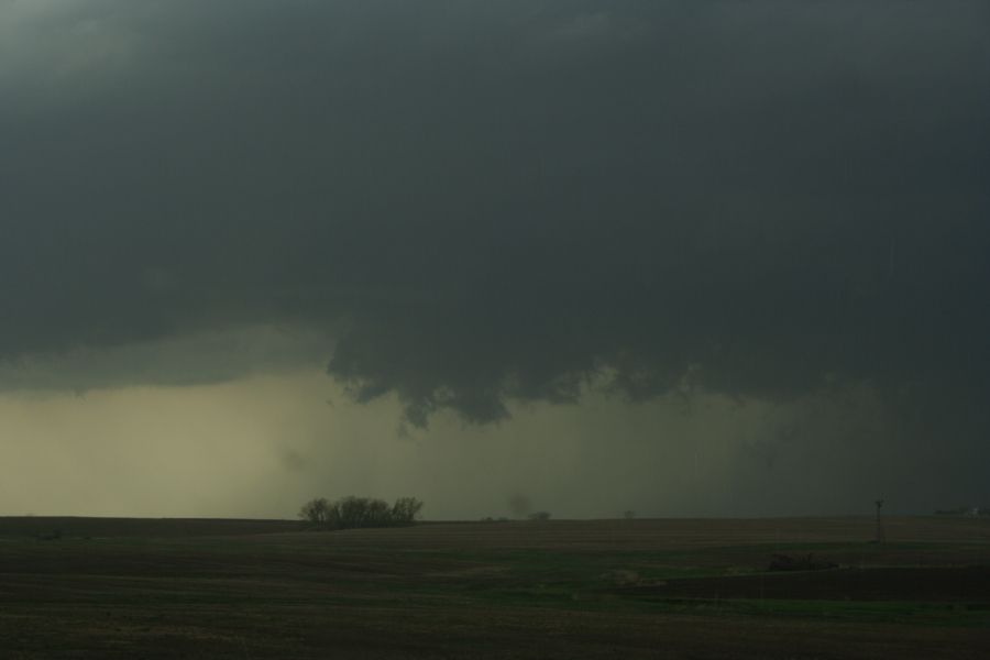 wallcloud thunderstorm_wall_cloud : E of Beatrice, Nebraska, USA   15 April 2006