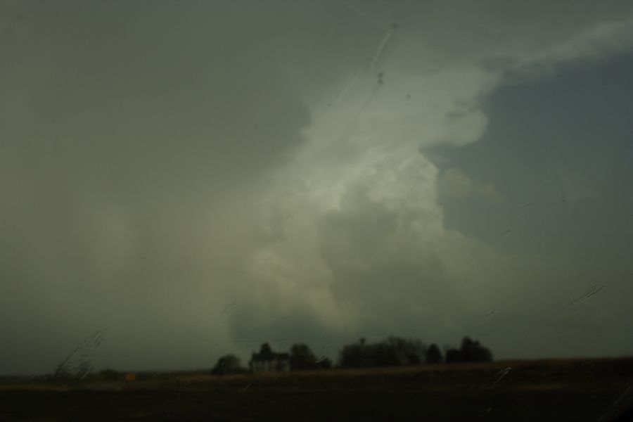 cumulonimbus supercell_thunderstorm : S of Auburn, Nebraska, USA   15 April 2006