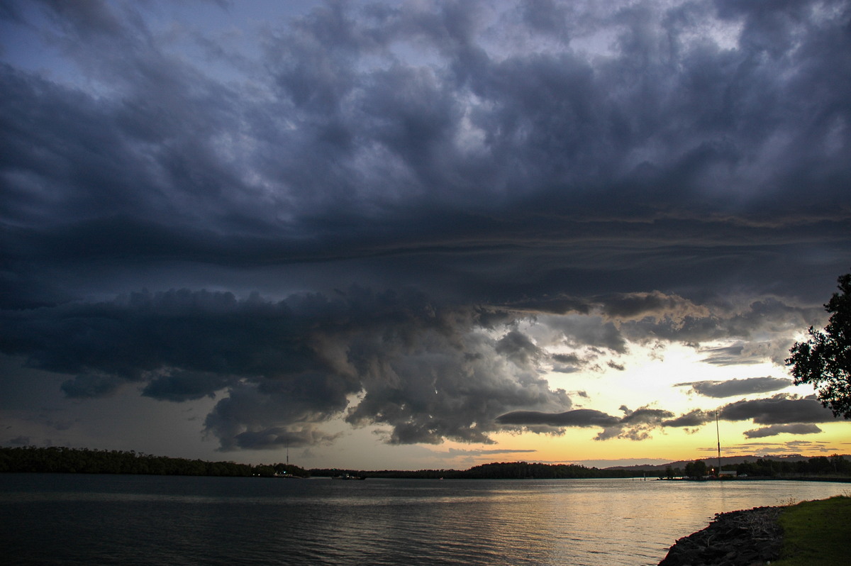 cumulonimbus thunderstorm_base : Ballina, NSW   15 April 2006