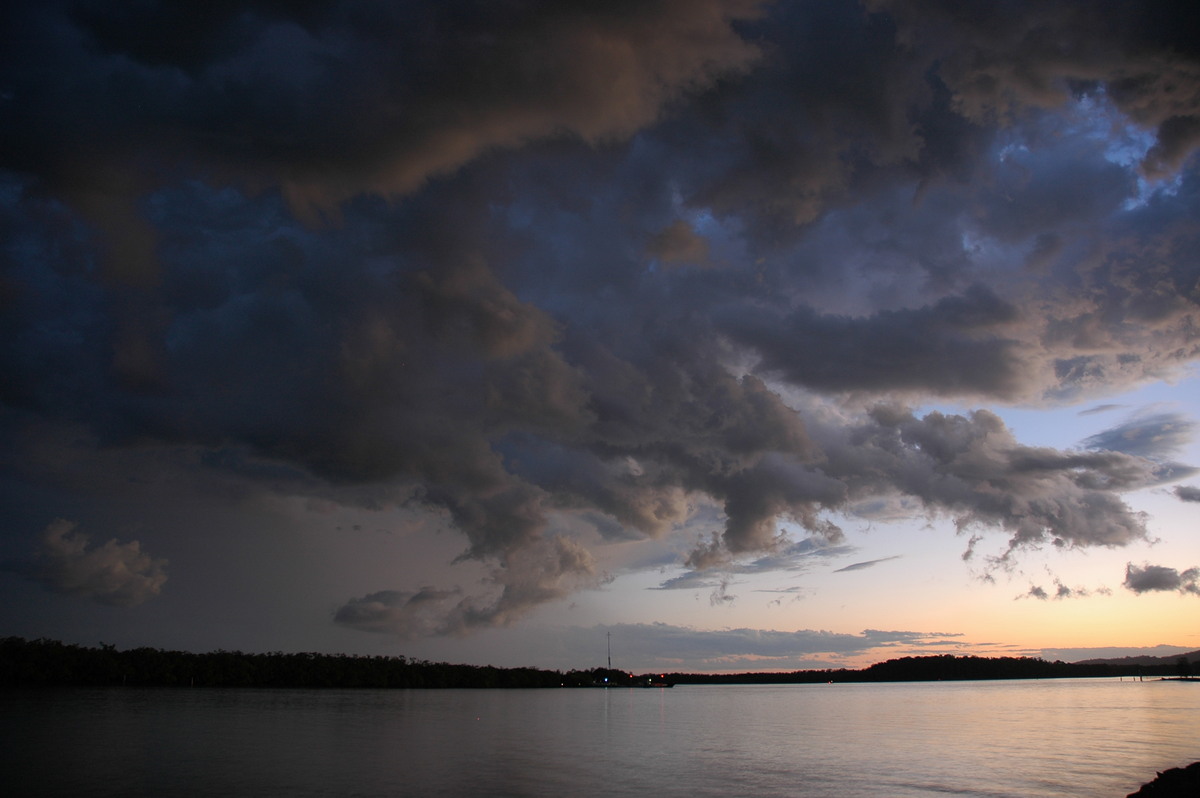 cumulonimbus thunderstorm_base : Ballina, NSW   15 April 2006