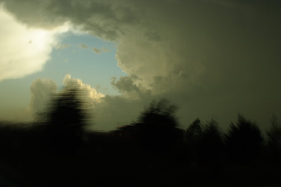 cumulonimbus supercell_thunderstorm : near Chillicothe, Missouri, USA   18 April 2006