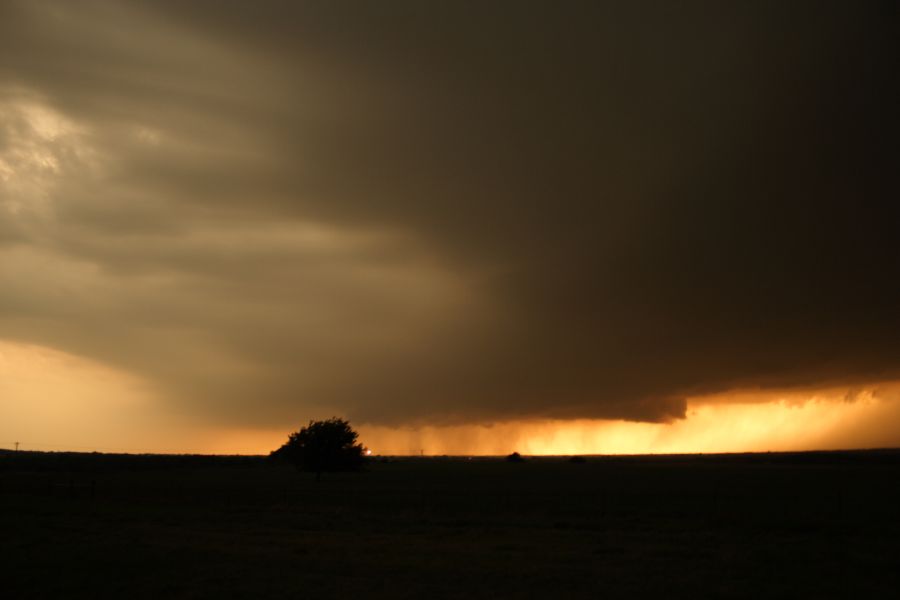 wallcloud thunderstorm_wall_cloud : near Marlow, Oklahoma, USA   24 April 2006