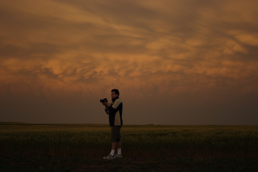 mammatus mammatus_cloud : SW of Childress, Texas, USA   2 May 2006