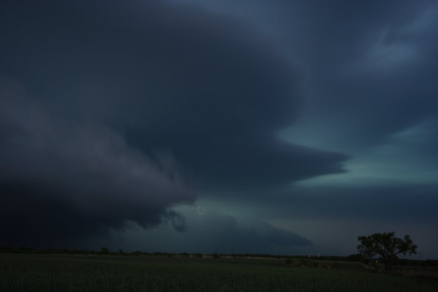 cumulonimbus supercell_thunderstorm : Jayton, Texas, USA   3 May 2006