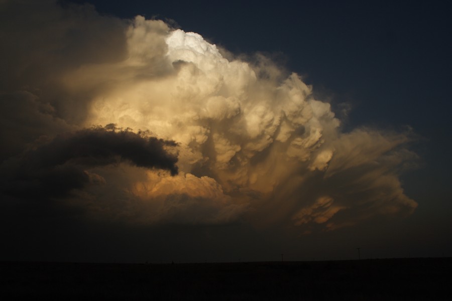 cumulonimbus supercell_thunderstorm : S of Patricia, Texas, USA   5 May 2006