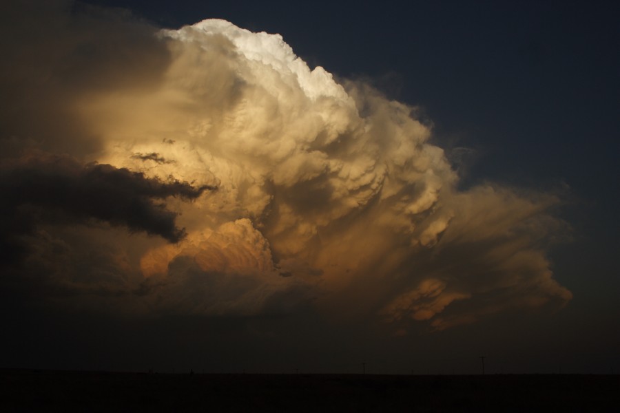 thunderstorm cumulonimbus_incus : S of Patricia, Texas, USA   5 May 2006