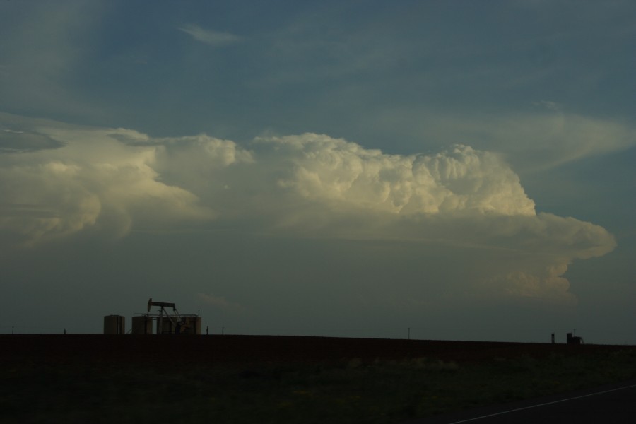 thunderstorm cumulonimbus_incus : S of Lamesa, Texas, USA   7 May 2006