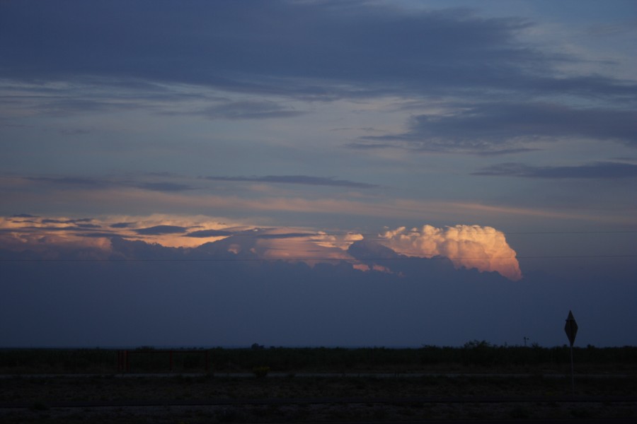 thunderstorm cumulonimbus_incus : S of Lamesa, Texas, USA   7 May 2006