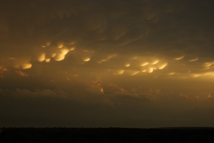 mammatus mammatus_cloud : Del Rio, Texas, USA   14 May 2006