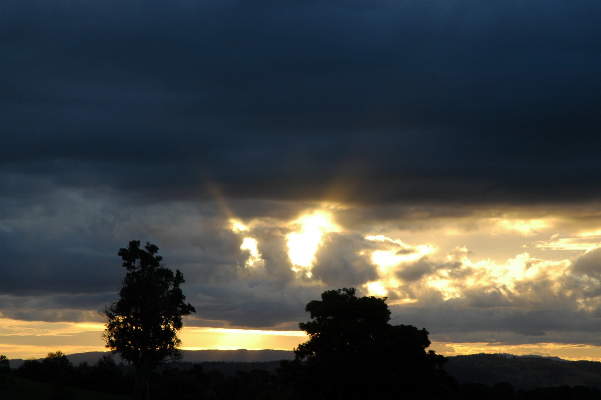 halosundog halo_sundog_crepuscular_rays : McLeans Ridges, NSW   18 May 2006