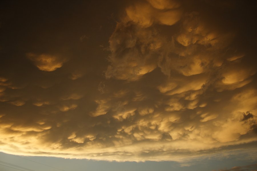 mammatus mammatus_cloud : N of Stinnett, Texas, USA   21 May 2006