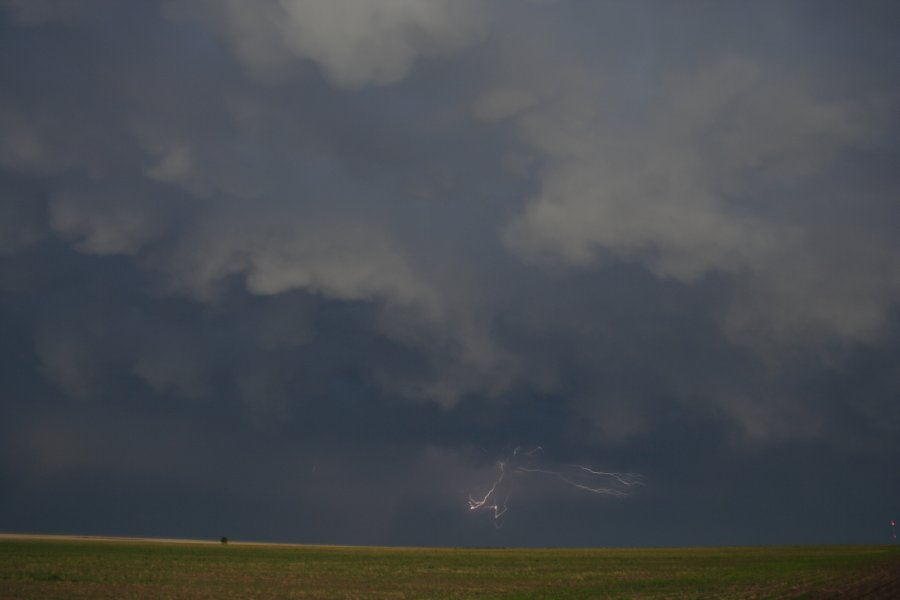 mammatus mammatus_cloud : N of Stinnett, Texas, USA   21 May 2006