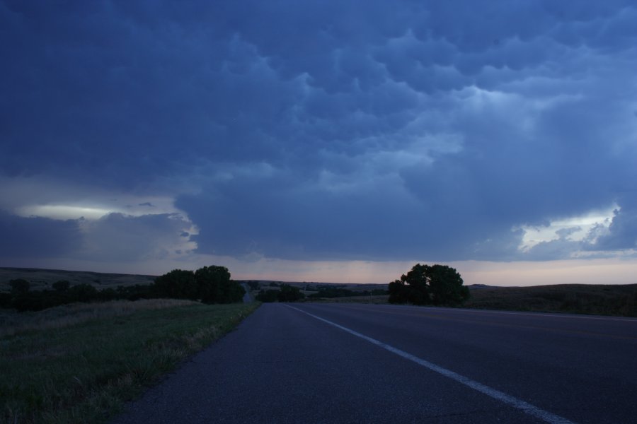 mammatus mammatus_cloud : N of Woodward, Oklahoma, USA   25 May 2006