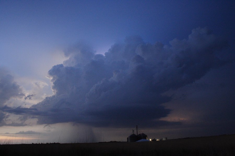 raincascade precipitation_cascade : SE of Kinsley, Kansas, USA   29 May 2006