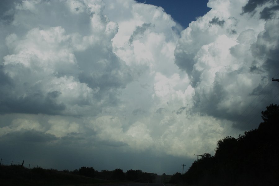 thunderstorm cumulonimbus_incus : E of Wheeler, Texas, USA   30 May 2006