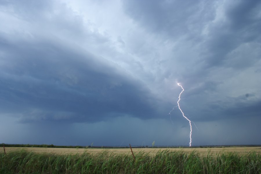 lightning lightning_bolts : near Mangum, Oklahoma, USA   30 May 2006