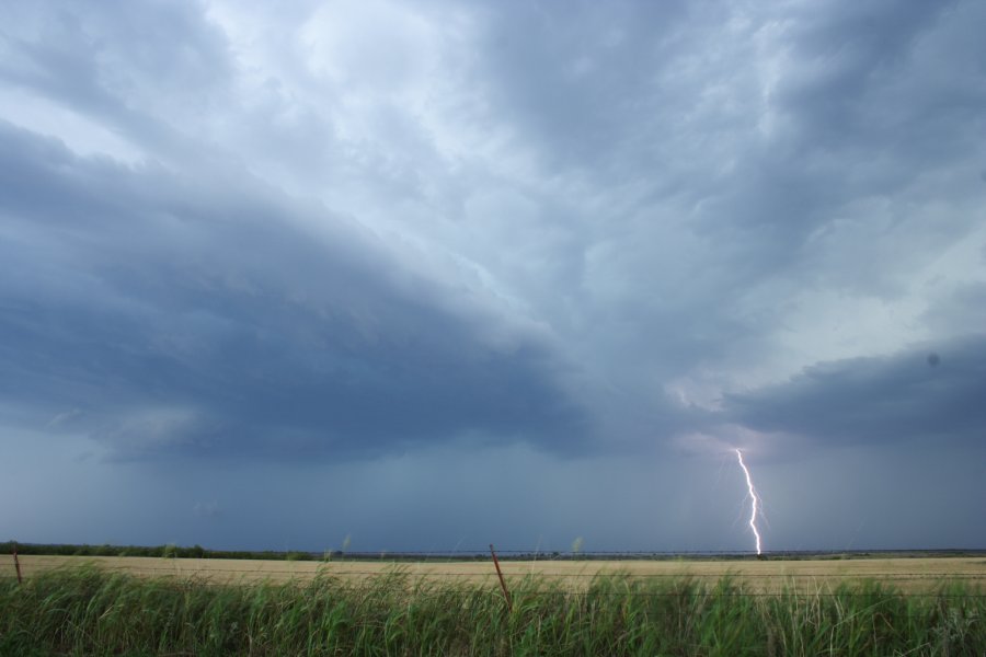 lightning lightning_bolts : near Mangum, Oklahoma, USA   30 May 2006