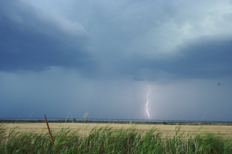 lightning lightning_bolts : near Mangum, Oklahoma, USA   30 May 2006