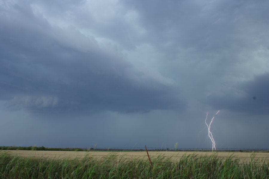 lightning lightning_bolts : near Mangum, Oklahoma, USA   30 May 2006