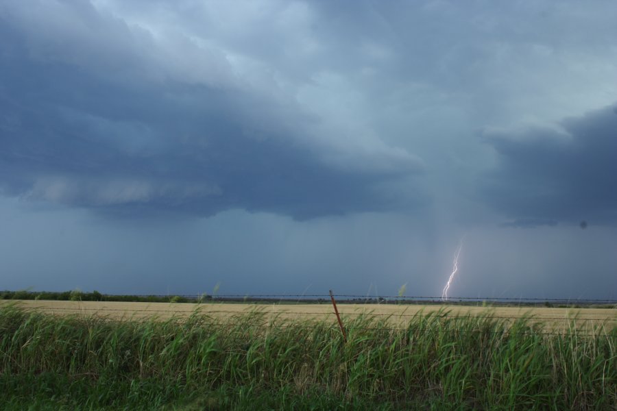 lightning lightning_bolts : near Mangum, Oklahoma, USA   30 May 2006