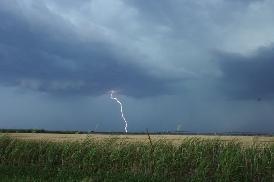 lightning lightning_bolts : near Mangum, Oklahoma, USA   30 May 2006