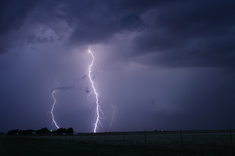 lightning lightning_bolts : near Mangum, Oklahoma, USA   30 May 2006