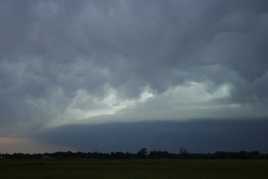 cumulonimbus supercell_thunderstorm : SE of Authur, Nebraska, USA   10 June 2006