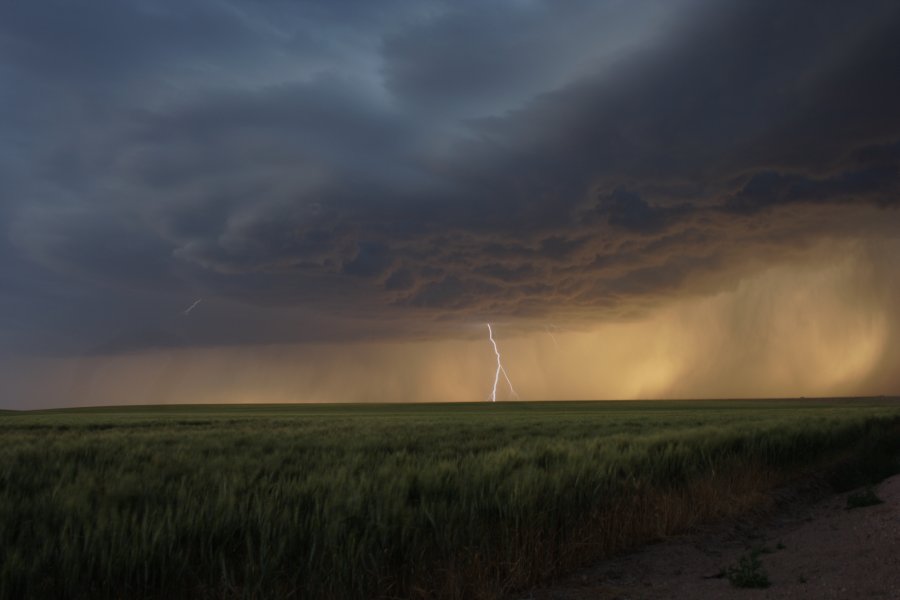 lightning lightning_bolts : S of Fort Morgan, Colorado, USA   11 June 2006