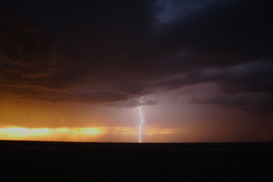 lightning lightning_bolts : S of Fort Morgan, Colorado, USA   11 June 2006