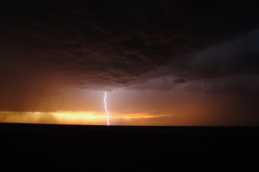 lightning lightning_bolts : S of Fort Morgan, Colorado, USA   11 June 2006