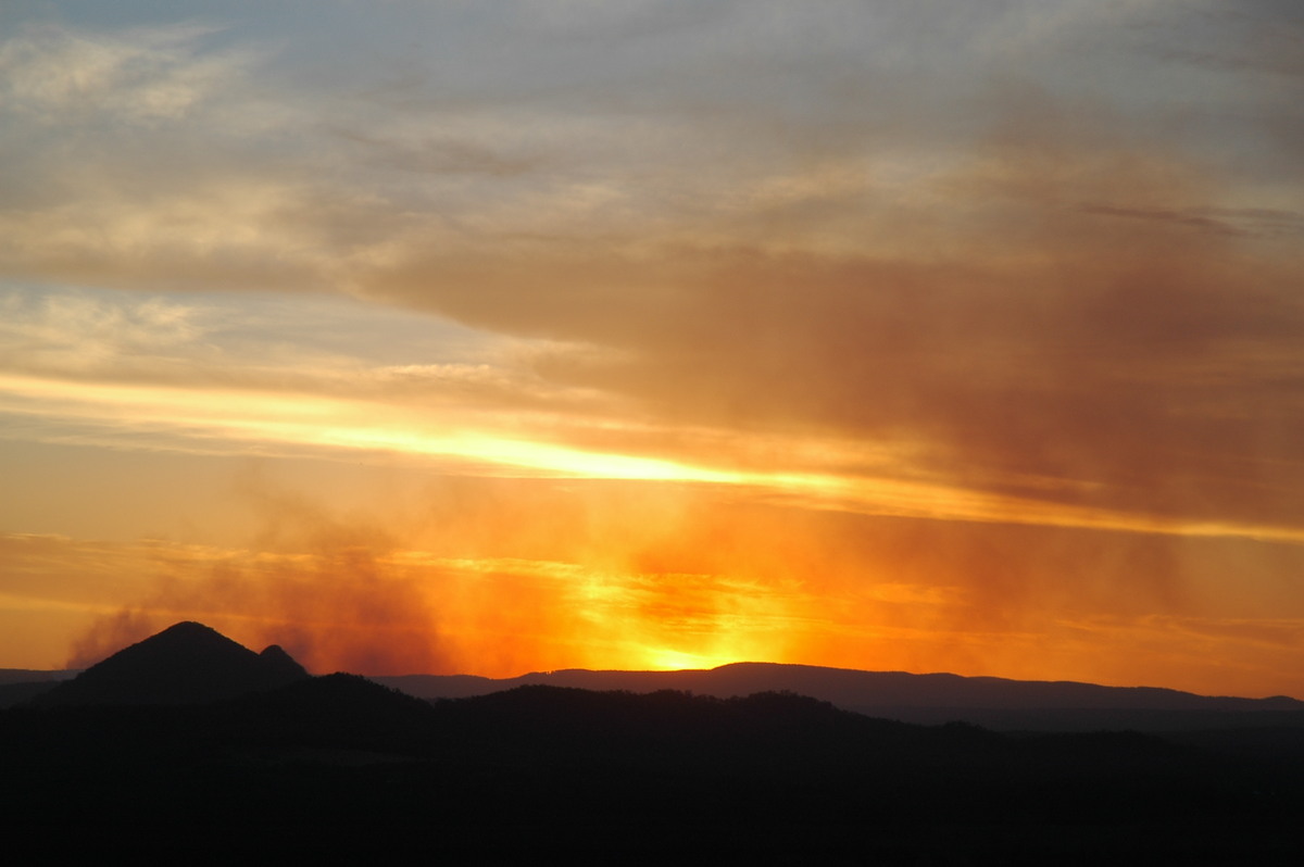 sunset sunset_pictures : Glasshouse Mountains, QLD   28 October 2006