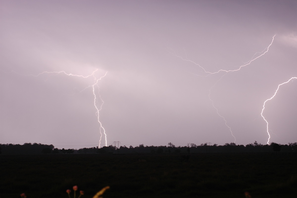 lightning lightning_bolts : SE of Casino, NSW   26 November 2006