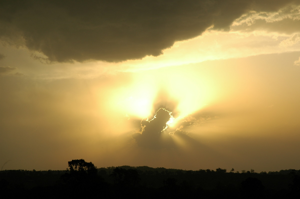 halosundog halo_sundog_crepuscular_rays : S of Kyogle, NSW   29 November 2006