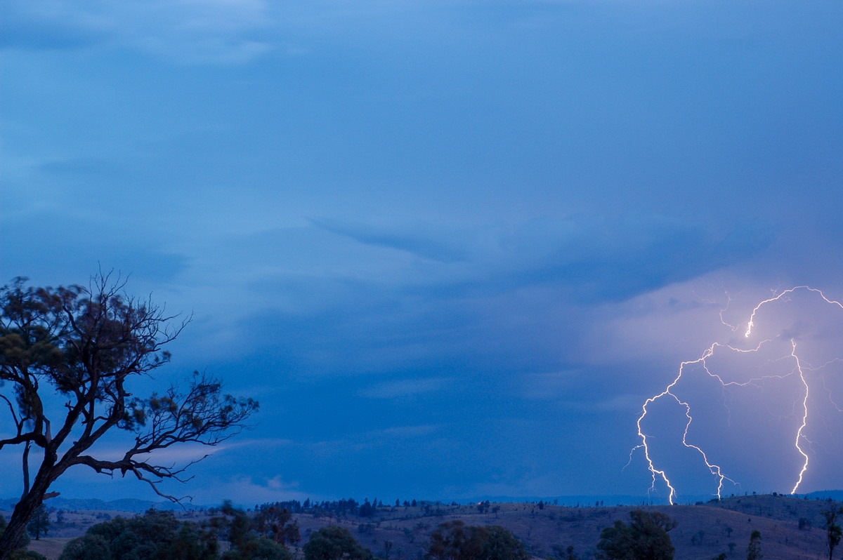 lightning lightning_bolts : W of Tenterfield, NSW   12 January 2007