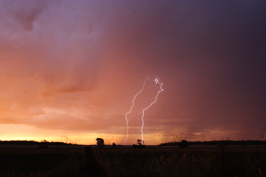 lightning lightning_bolts : ~ 40km N of Inglewood, QLD   13 January 2007