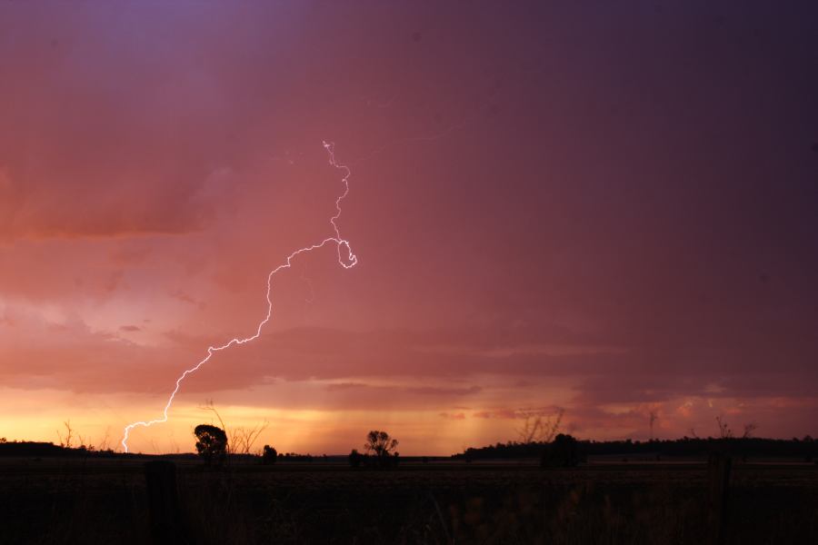 lightning lightning_bolts : ~ 40km N of Inglewood, QLD   13 January 2007