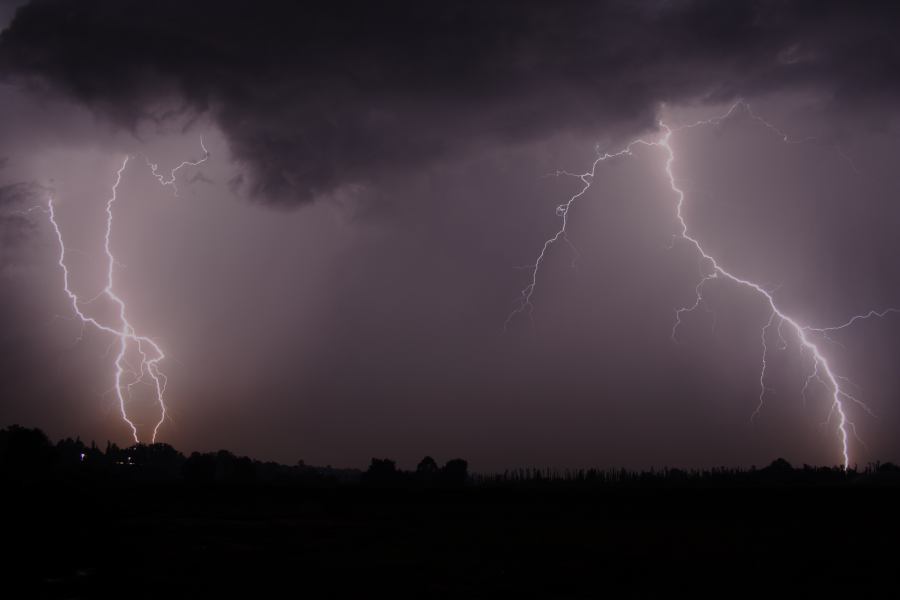 lightning lightning_bolts : near Yurramundi, NSW   23 January 2007